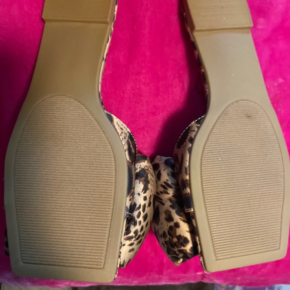 BNIB - leopard embellished flats - Picture 3 of 3